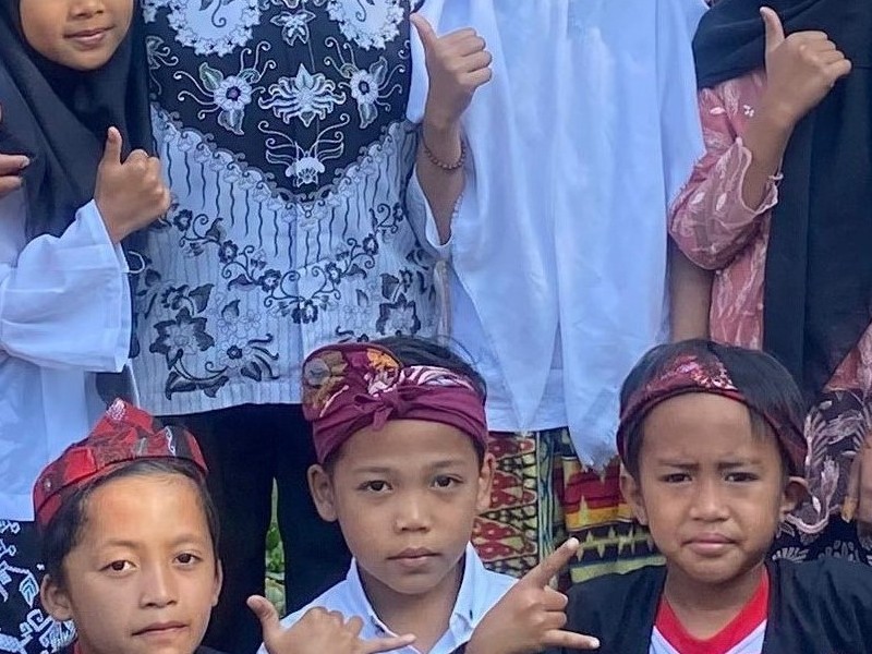 “Dedikasi Guru dalam Pendidikan: Peringatan Hari Guru di SDN 6 Kayumas”